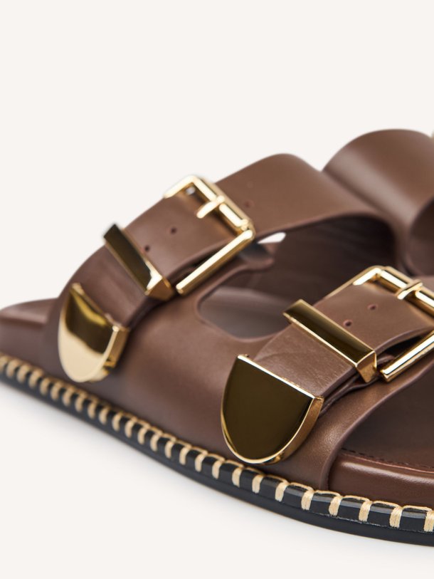 Ontdek de Hidra lederen slippers van Toral in de kleur Bruin bij Orangebag. Op werkdagen voor 21:45 besteld, morgen in huis.