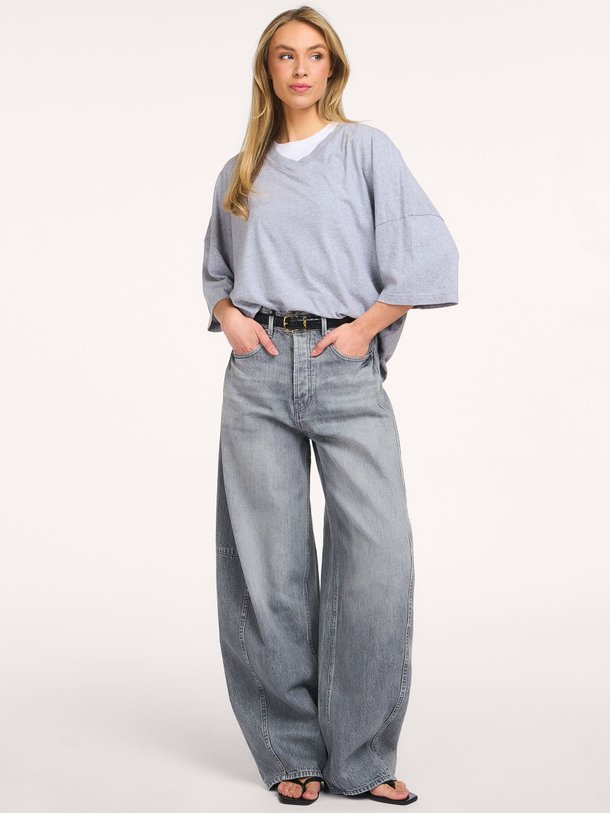 Ontdek de Maki, high waist barrel fit non-stretch jeans van Denham bij Orangebag. Op werkdagen voor 21:45 besteld, morgen in huis.