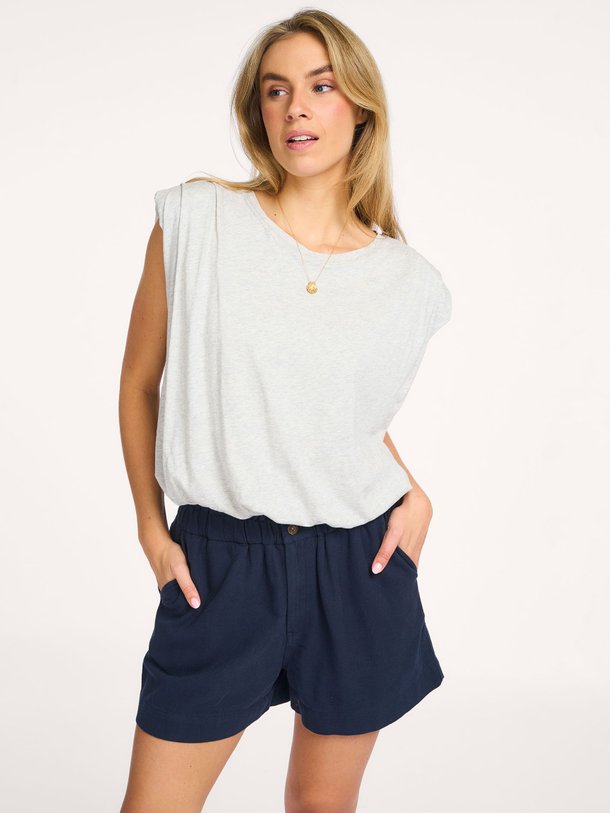 Ontdek de Leon katoenen short van By-Bar in de kleur Donkerblauw bij Orangebag. Op werkdagen voor 21:45 besteld, morgen in huis.