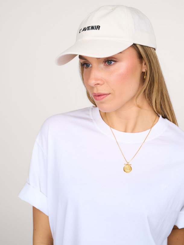 Ontdek de Yavee katoenen logo pet van Club L`avenir in de kleur naturel bij Orangebag. Op werkdagen voor 21:45 besteld, morgen in huis.