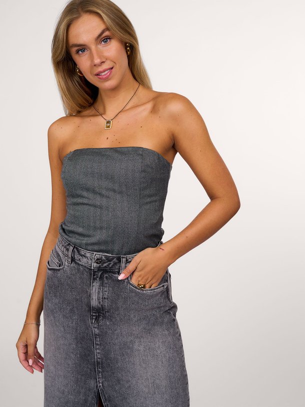 Ontdek de Danique viscosemix cropped korset met dessin van Dante 6 in de kleur grijs bij Orangebag. Op werkdagen voor 21:45 besteld, morgen in huis.