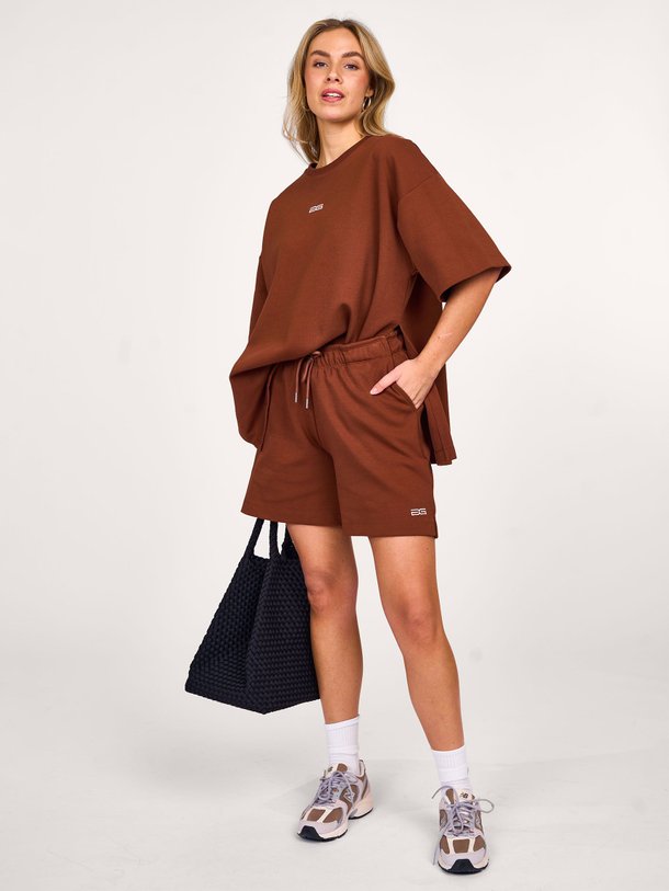 Ontdek de Imina katoenmix logo short van Gestuz in de kleur bruin bij Orangebag. Op werkdagen voor 21:45 besteld, morgen in huis.