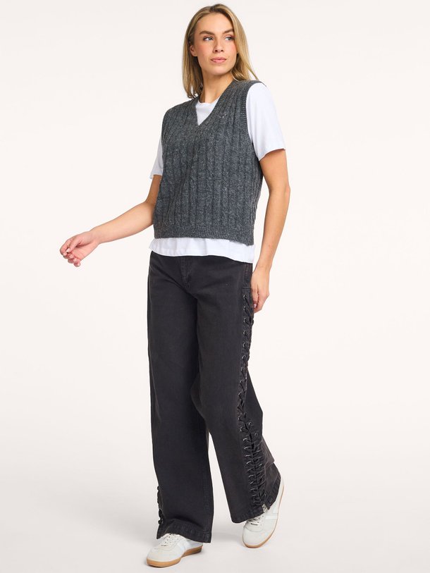 Ontdek de Riya high waist wide leg jeans van Modstrom in de kleur Donkergrijs bij Orangebag. Op werkdagen voor 21:45 besteld, morgen in huis.