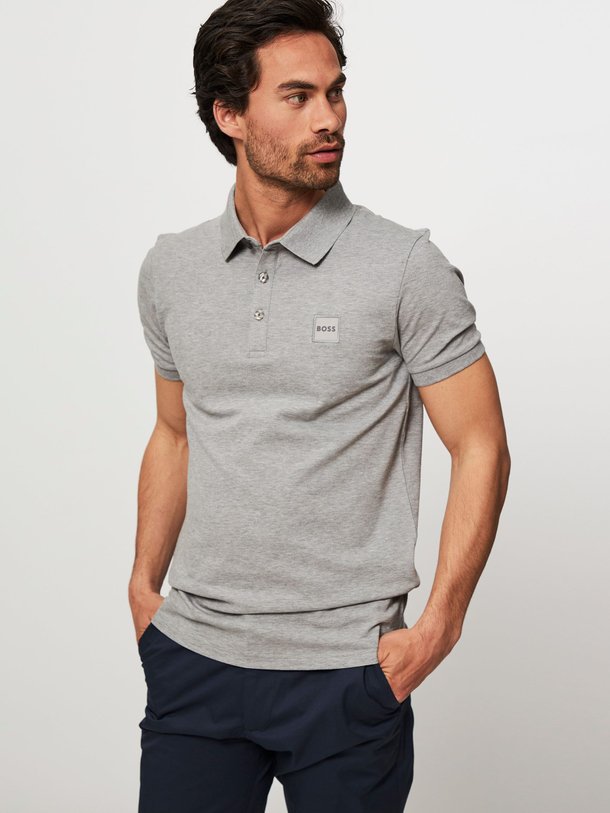 Ontdek de Passenger katoenmix gemeleerde pique polo van Boss in de kleur grijs bij Orangebag. Op werkdagen voor 21:45 besteld, morgen in huis.
