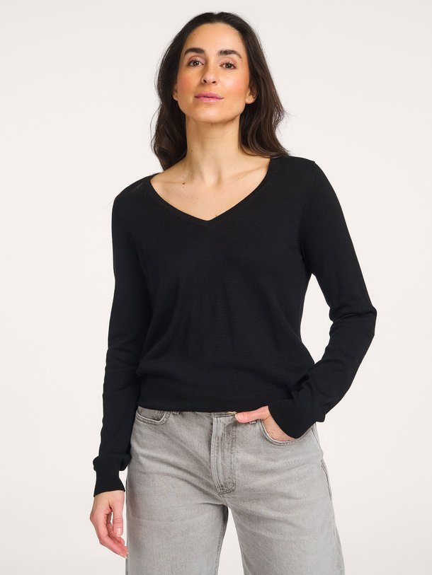 Ontdek de Katoen/viscosemix trui van Repeat in de kleur Zwart bij Orangebag. Op werkdagen voor 21:45 besteld, morgen in huis.