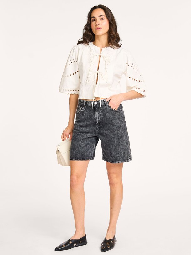 Ontdek de Sashelly high waist denim short van Samsoe Samsoe in de kleur donkergrijs bij Orangebag. Op werkdagen voor 21:45 besteld, morgen in huis.