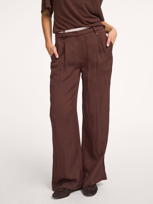 Ontdek de Kenila viscosemix wide leg pantalon van Dante 6 in de kleur Donkerbruin bij Orangebag. Op werkdagen voor 21:45 besteld, morgen in huis.