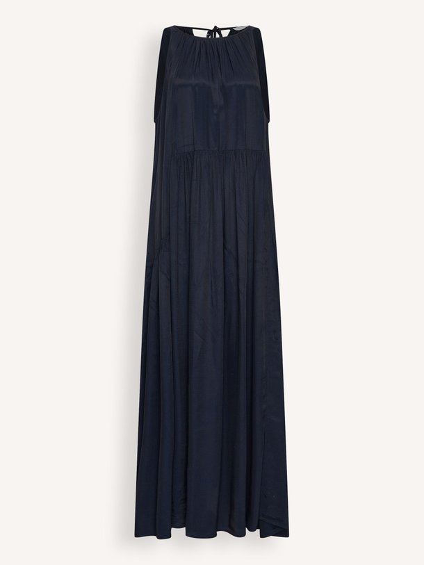 Ontdek de Peggy viscose maxi jurk van By-Bar in de kleur Donkerblauw bij Orangebag. Op werkdagen voor 21:45 besteld, morgen in huis.