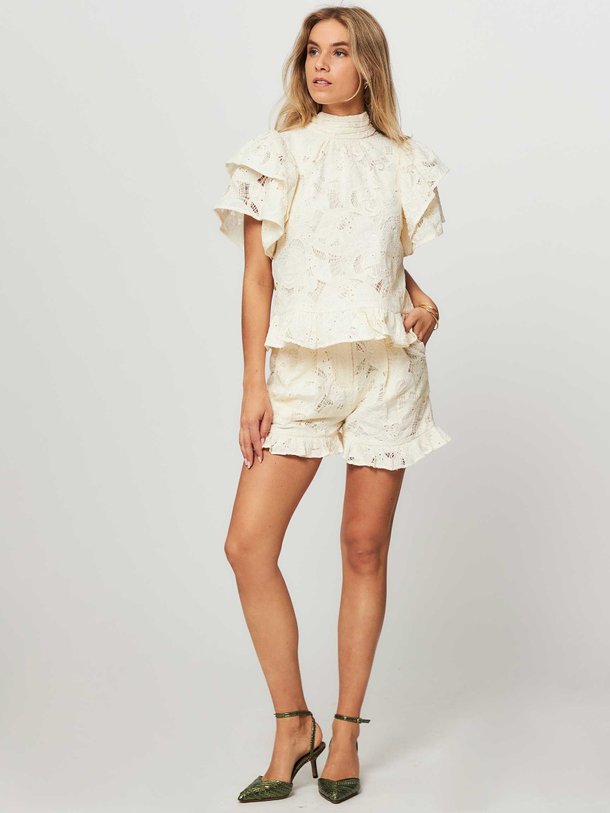 Ontdek de Morgane organic cotton short met borduursel van Hofmann Copenhagen in de kleur ecru bij Orangebag. Op werkdagen voor 21:45 besteld, morgen in huis.