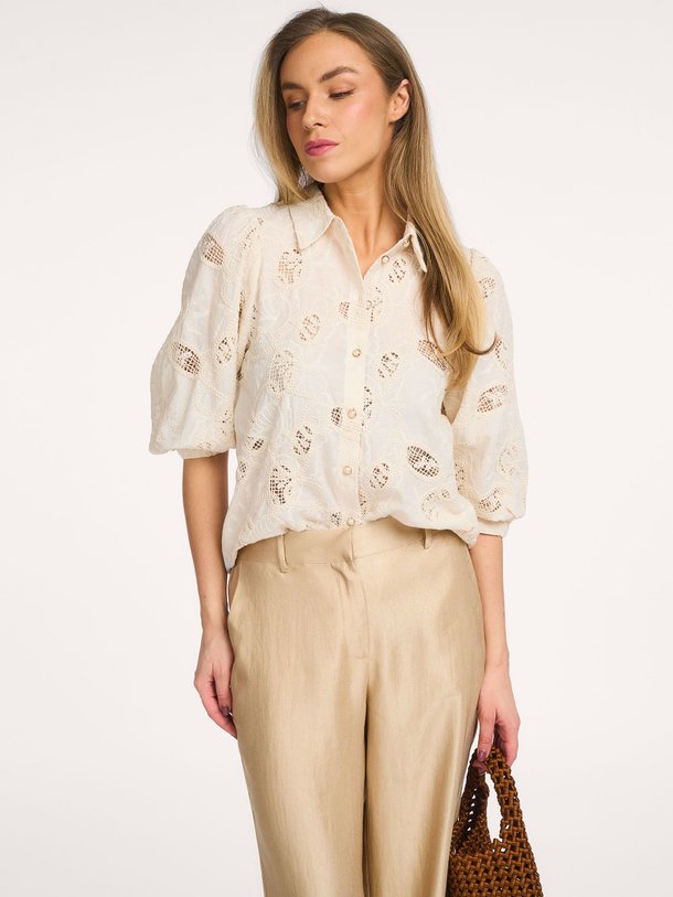 Ontdek de Baudine katoenen blouse van Freebird in de kleur Off-white bij Orangebag. Op werkdagen voor 21:45 besteld, morgen in huis.