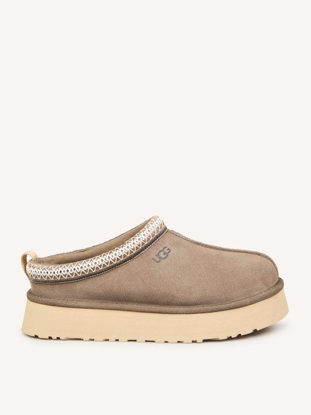 Ontdek de Tazz suède instappers van Ugg in de kleur Taupe bij Orangebag. Op werkdagen voor 21:45 besteld, morgen in huis.