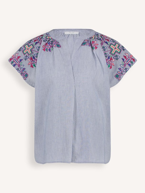 Ontdek de Amie katoenen gestreepte top met borduursel van By-Bar in de kleur lichtblauw bij Orangebag. Op werkdagen voor 21:45 besteld, morgen in huis.