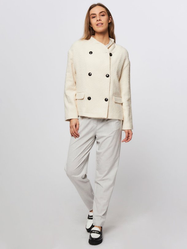 Ontdek de Maya katoenmix bouclé jas van Ruby Tuesday in de kleur ecru bij Orangebag. Op werkdagen voor 21:45 besteld, morgen in huis.