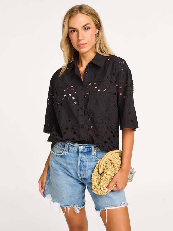 Ontdek de Baylor katoenen broderie blouse van Gestuz in de kleur zwart bij Orangebag. Op werkdagen voor 21:45 besteld, morgen in huis.