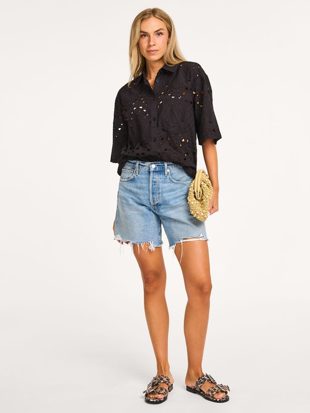 Ontdek de Baylor katoenen broderie blouse van Gestuz in de kleur zwart bij Orangebag. Op werkdagen voor 21:45 besteld, morgen in huis.