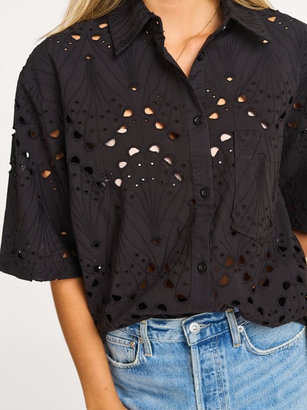 Ontdek de Baylor katoenen broderie blouse van Gestuz in de kleur zwart bij Orangebag. Op werkdagen voor 21:45 besteld, morgen in huis.