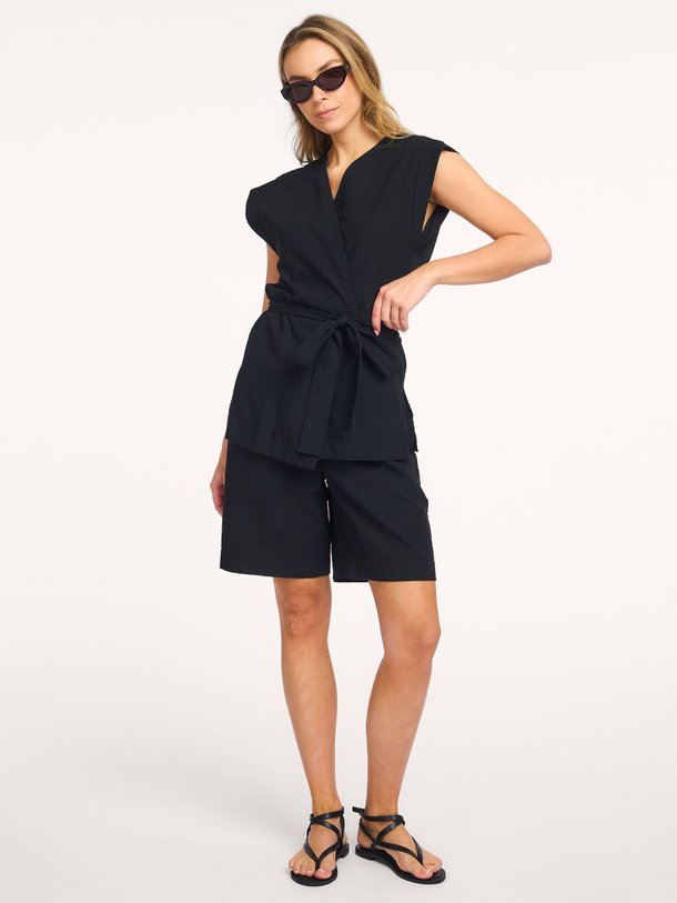 Ontdek de Shelly geweven short van Knit-ted in de kleur Zwart bij Orangebag. Op werkdagen voor 21:45 besteld, morgen in huis.