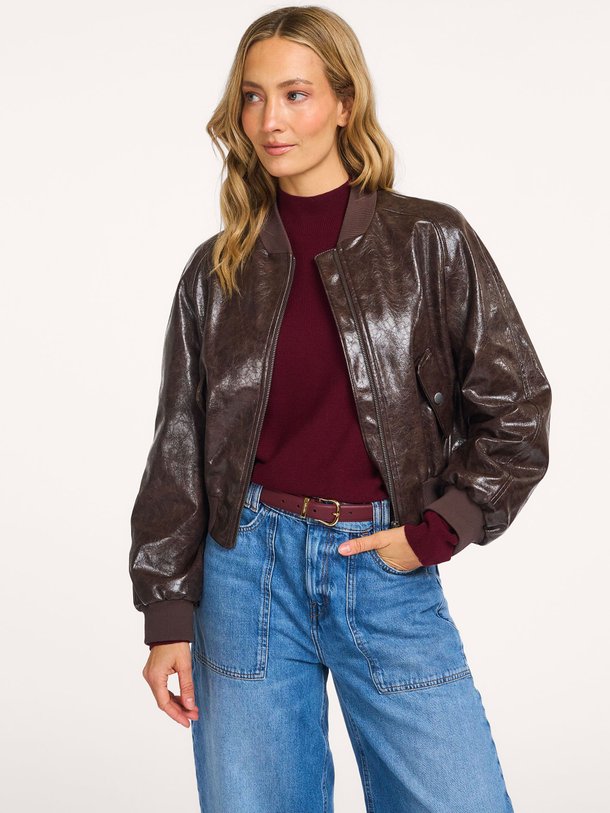Ontdek de Marham leatherlook bomberjack van Drykorn in de kleur Bruin bij Orangebag. Op werkdagen voor 21:45 besteld, morgen in huis.