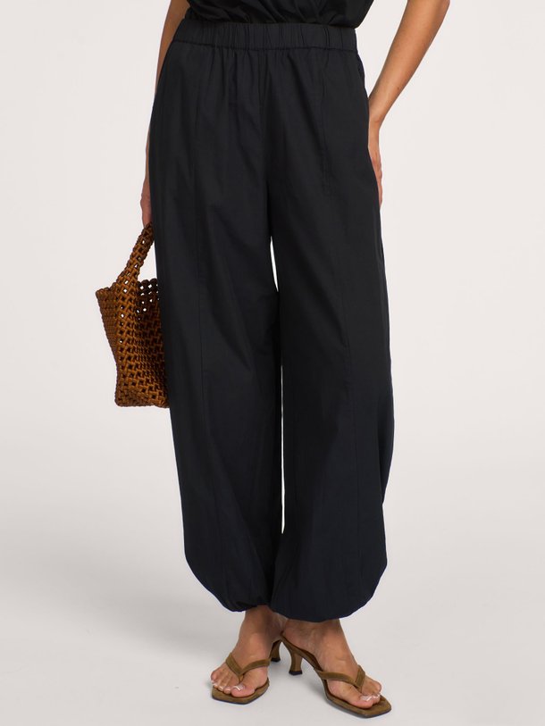 Ontdek de Akselmd pants van Modstrom bij Orangebag. Op werkdagen voor 21:45 besteld, morgen in huis.