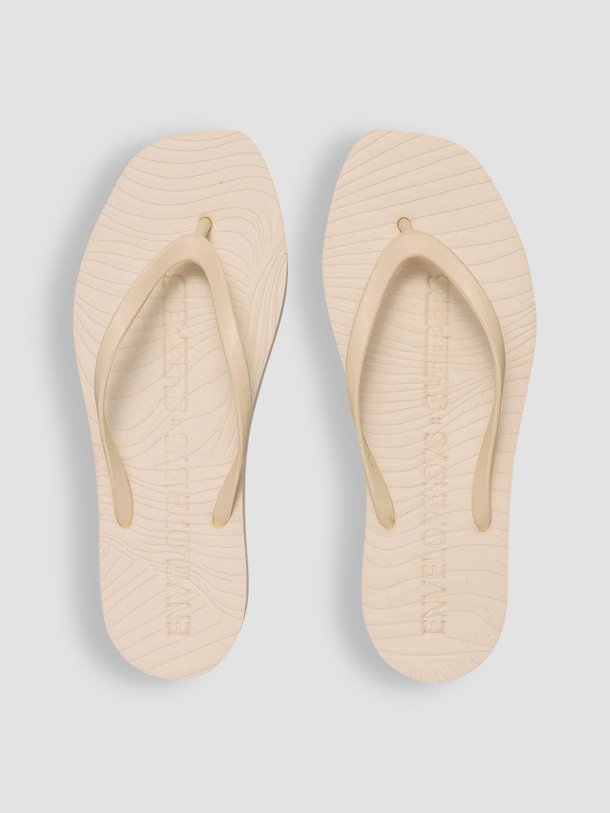 Ontdek de Tapered rubberen slippers van Sleepers in de kleur crème bij Orangebag. Op werkdagen voor 21:45 besteld, morgen in huis.