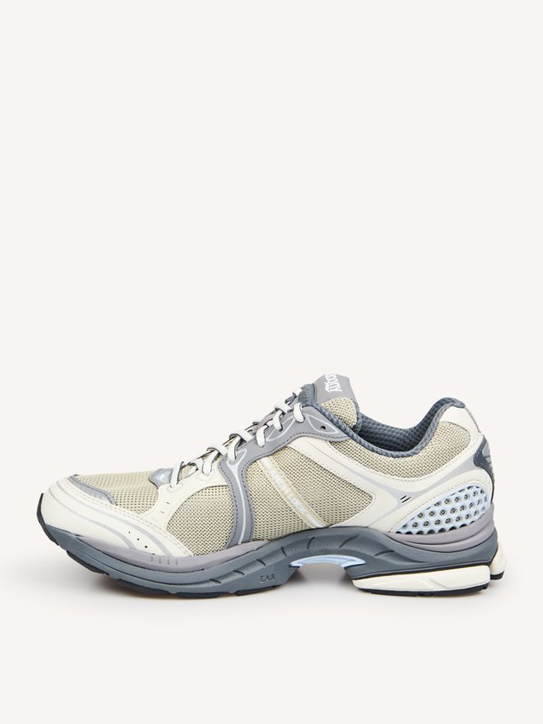 Ontdek de Progrid Triumph 4 sneakers met mesh van Saucony in de kleur Zilverkleur bij Orangebag. Op werkdagen voor 21:45 besteld, morgen in huis.