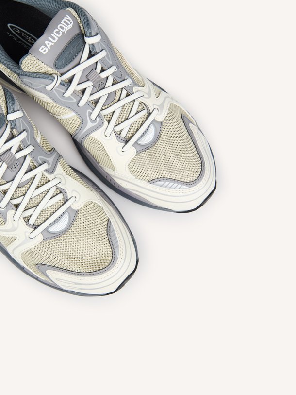 Ontdek de Progrid Triumph 4 sneakers met mesh van Saucony in de kleur Zilverkleur bij Orangebag. Op werkdagen voor 21:45 besteld, morgen in huis.
