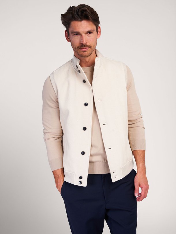 Ontdek de Katoenen bodywarmer van Profuomo in de kleur off-white bij Orangebag. Op werkdagen voor 21:45 besteld, morgen in huis.