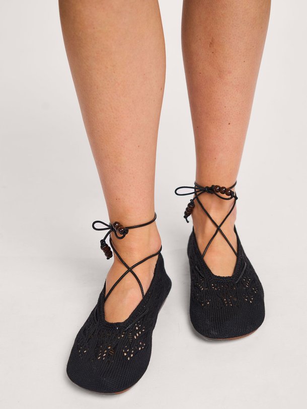 Ontdek de Rosemary geweven ballerina's van Alohas in de kleur zwart bij Orangebag. Op werkdagen voor 21:45 besteld, morgen in huis.