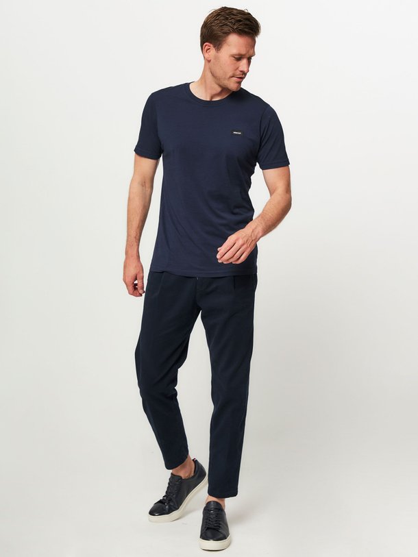 Ontdek de Katoenen T-shirt van Denham in de kleur donkerblauw bij Orangebag. Op werkdagen voor 21:45 besteld, morgen in huis.