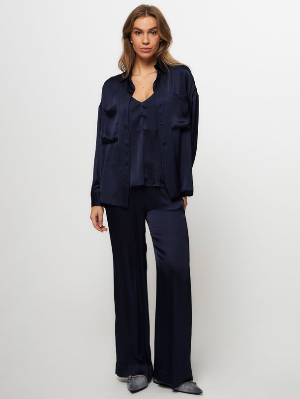 Ontdek de Zijdemix broek van Semicouture in de kleur donkerblauw bij Orangebag. Op werkdagen voor 21:45 besteld, morgen in huis.