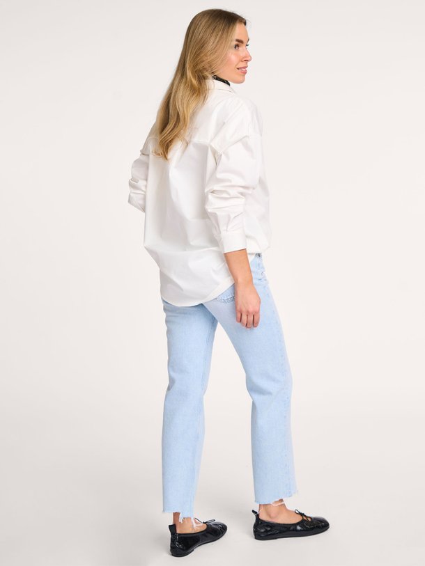 Ontdek de Mallin katoenmix blouse van Modstrom in de kleur wit bij Orangebag. Op werkdagen voor 21:45 besteld, morgen in huis.