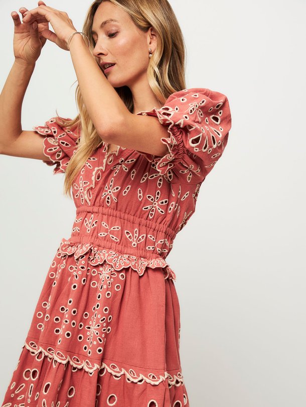 Ontdek de Addie katoen/linnenmix jurk met broderie van Sea New York in de kleur terracotta bij Orangebag. Op werkdagen voor 21:45 besteld, morgen in huis.
