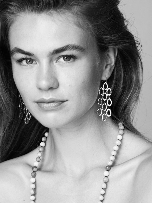 Ontdek de Zilveren oorbellen van Ellen Beekmans in de kleur Zilverkleur bij Orangebag. Op werkdagen voor 21:45 besteld, morgen in huis.