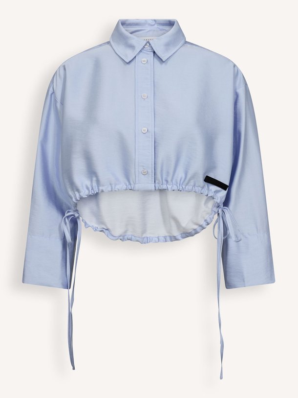 Ontdek de Breeze katoenmix cropped blouse van Haute L'Amitié in de kleur lichtblauw bij Orangebag. Op werkdagen voor 21:45 besteld, morgen in huis.