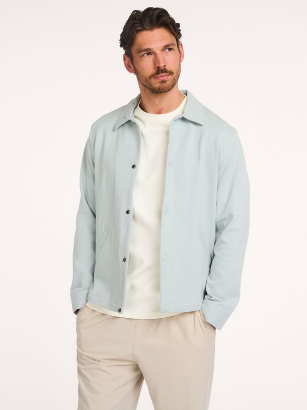 Ontdek de Solaire katoenmix overshirt van Law of the Sea in de kleur Mintgroen bij Orangebag. Op werkdagen voor 21:45 besteld, morgen in huis.