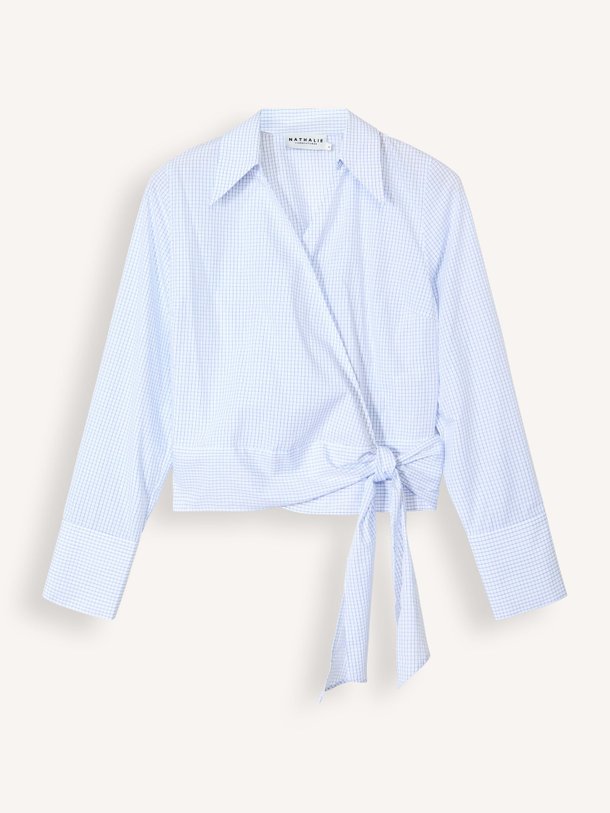 Ontdek de Halsey katoenen overslag blouse van Nathalie Vleeschouwer in de kleur Lichtblauw bij Orangebag. Op werkdagen voor 21:45 besteld, morgen in huis.