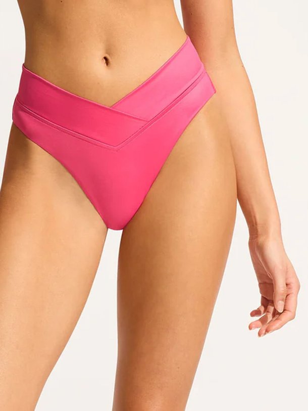 Ontdek de Soleil - V Front High Cut Pant van Seafolly in de kleur roze bij Orangebag. Op werkdagen voor 21:45 besteld, morgen in huis.