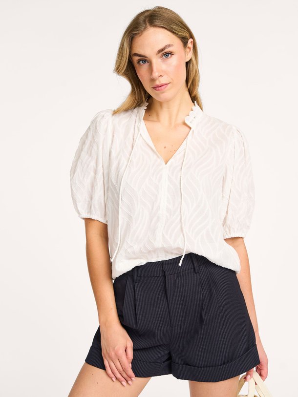 Ontdek de Luxy organic cotton top van Suncoo in de kleur wit bij Orangebag. Op werkdagen voor 21:45 besteld, morgen in huis.