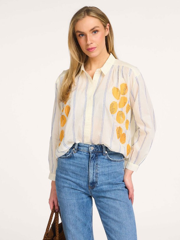 Ontdek de Ali katoenen blouse met borduursel van Sacrécoeur in de kleur Off-white bij Orangebag. Op werkdagen voor 21:45 besteld, morgen in huis.