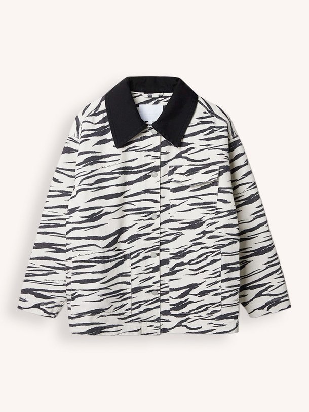 Ontdek de Jolanta denim jack met print van Lala Berlin in de kleur Zwart bij Orangebag. Op werkdagen voor 21:45 besteld, morgen in huis.