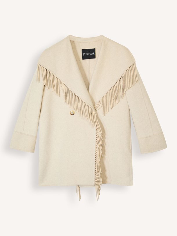 Ontdek de Nadine wolmix mantel met franjes van Studio AR in de kleur Zand bij Orangebag. Op werkdagen voor 21:45 besteld, morgen in huis.