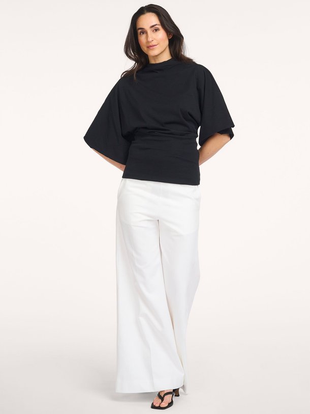 Ontdek de Woody high waist loose fit broek van Sea Me Happy in de kleur Off-white bij Orangebag. Op werkdagen voor 21:45 besteld, morgen in huis.