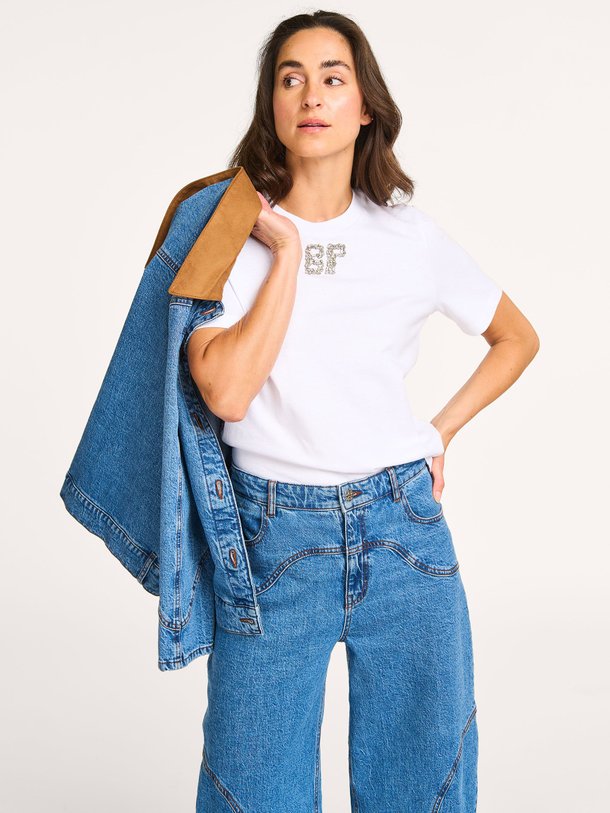 Ontdek de Jawo organic cotton T-shirt van Baum und Pferdgarten in de kleur Wit bij Orangebag. Op werkdagen voor 21:45 besteld, morgen in huis.