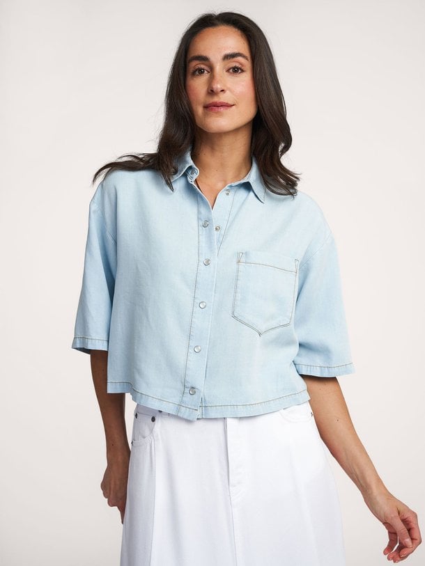 Semicouture Denim Blouse - Lichtblauw Ontdek de Denim blouse van Semicouture in de kleur lichtblauw bij Orangebag. Op werkdagen voor 21:45 besteld, morgen in huis.