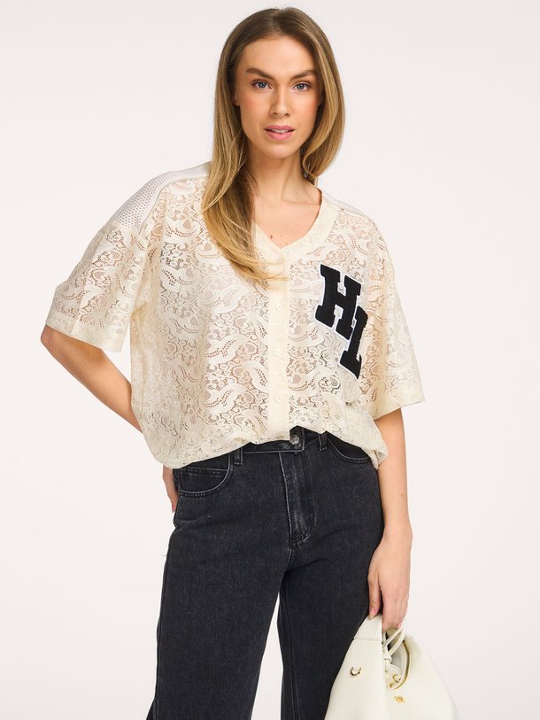 Ontdek de Geweven kanten blouse van Haute L'Amitié in de kleur Ecru bij Orangebag. Op werkdagen voor 21:45 besteld, morgen in huis.