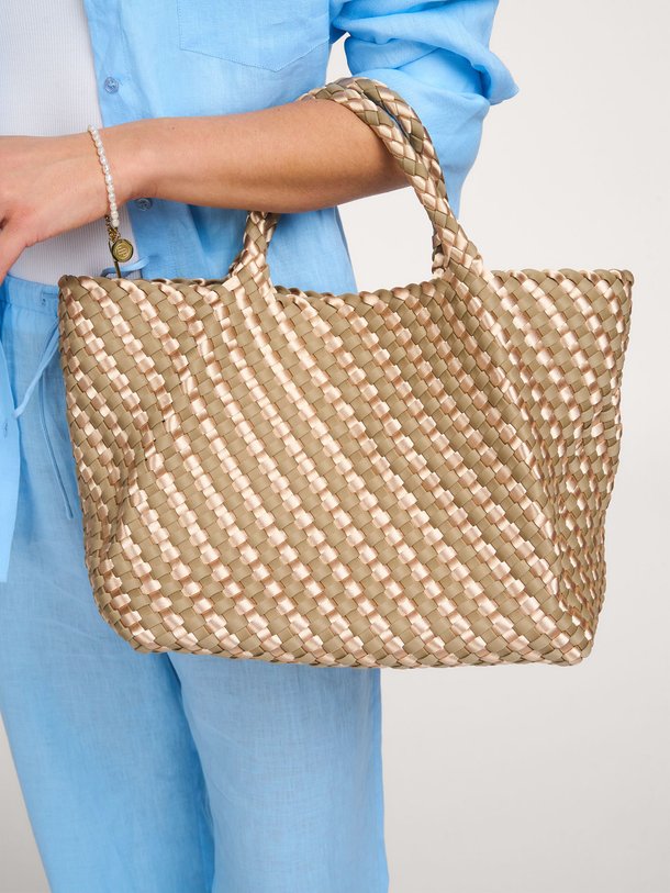 Ontdek de Gevlochten handtas medium van Marrea bij Orangebag. Op werkdagen voor 21:45 besteld, morgen in huis.