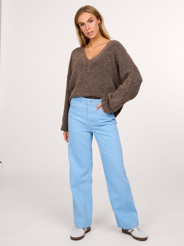 Ontdek de Donna mid waist loose fit jeans van Graumann in de kleur lichtblauw bij Orangebag. Op werkdagen voor 21:45 besteld, morgen in huis.