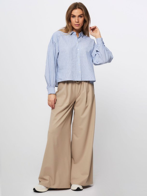 Ontdek de Sarah short katoenen gestreepte blouse van By-Bar in de kleur blauw bij Orangebag. Op werkdagen voor 21:45 besteld, morgen in huis.