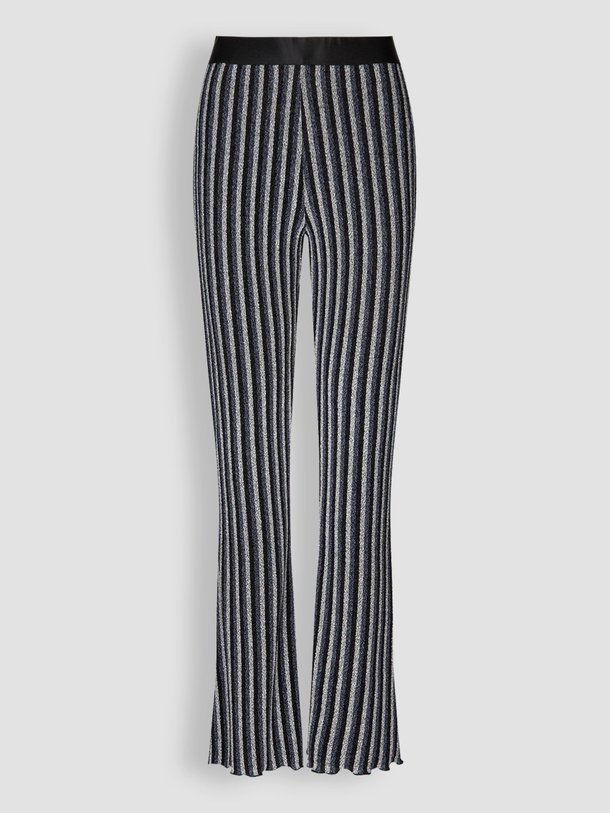 Ontdek de Uri jersey flared broek met lurex van Mads Norgaard in de kleur donkerblauw bij Orangebag. Op werkdagen voor 21:45 besteld, morgen in huis.
