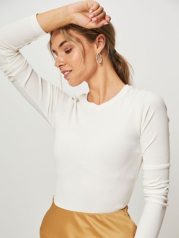 Ontdek de Kaz katoenmix rib longsleeve van Club L`avenir in de kleur off-white bij Orangebag. Op werkdagen voor 21:45 besteld, morgen in huis.